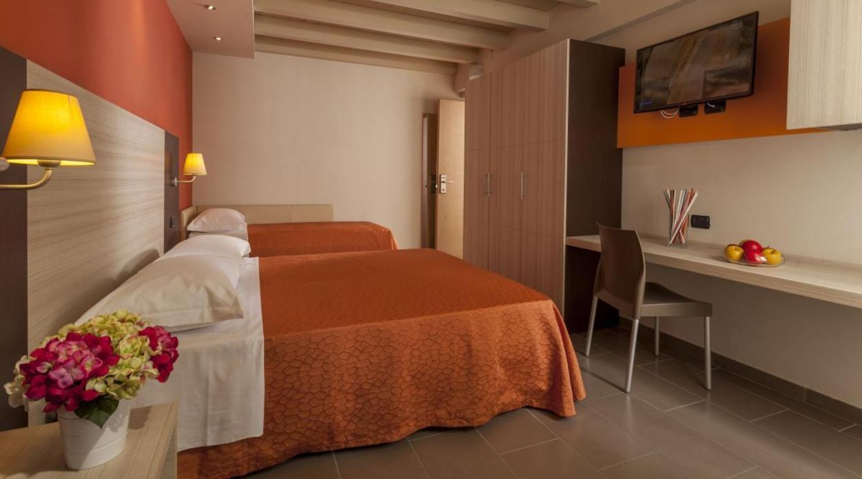 Hotel Aurora Mare Rimini Exterior photo