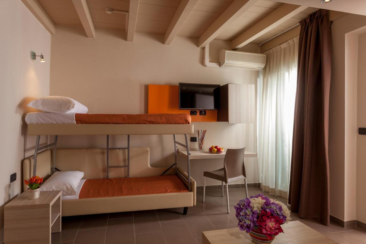 Hotel Aurora Mare Rimini Exterior photo